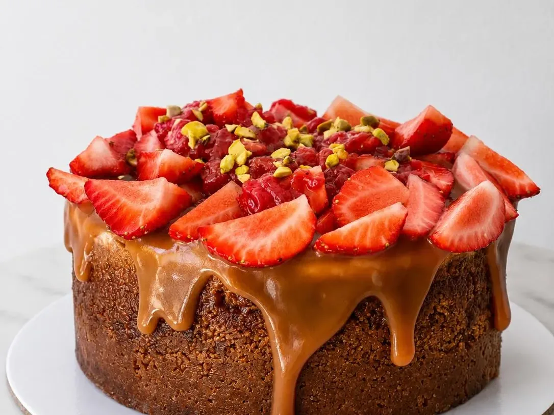 Cheesecake New York au caramel et fraises sur le dessus, Abelinha Feliz, Setúbal