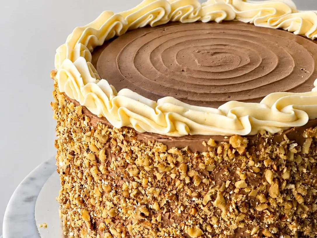 Gâteau de Kiev à la meringue de cajou, crème au beurre et bords en cajou, Abelinha Feliz, Setúbal