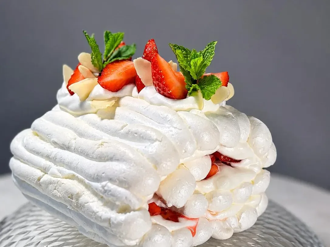 Roulé meringué à la crème fouettée et fraises fraîches, Abelinha Feliz, Setúbal