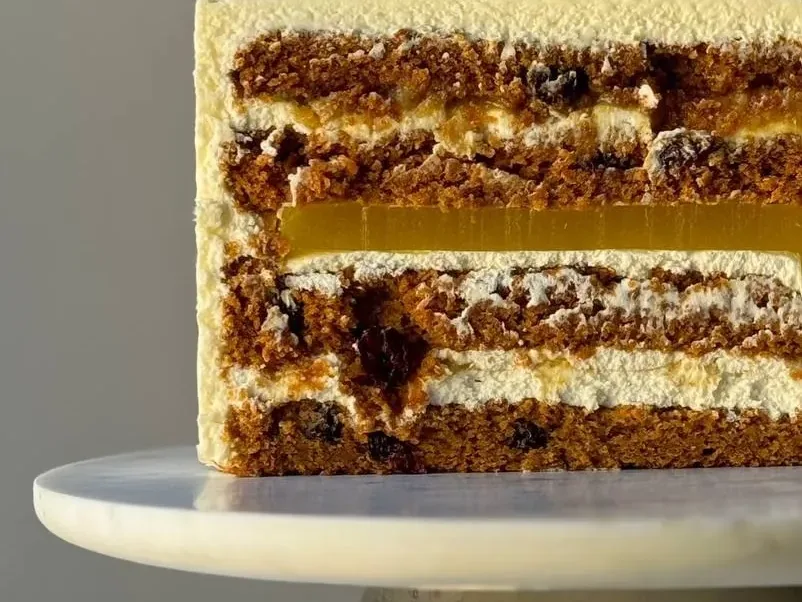 Gâteau aux carottes en coupe, couche de gelée d'orange et cream cheese, Abelinha Feliz, Setúbal