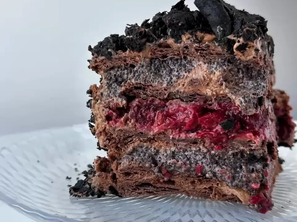 Part de Napoléon au chocolat, couches de pavot et de cerise, Abelinha Feliz, Setúbal