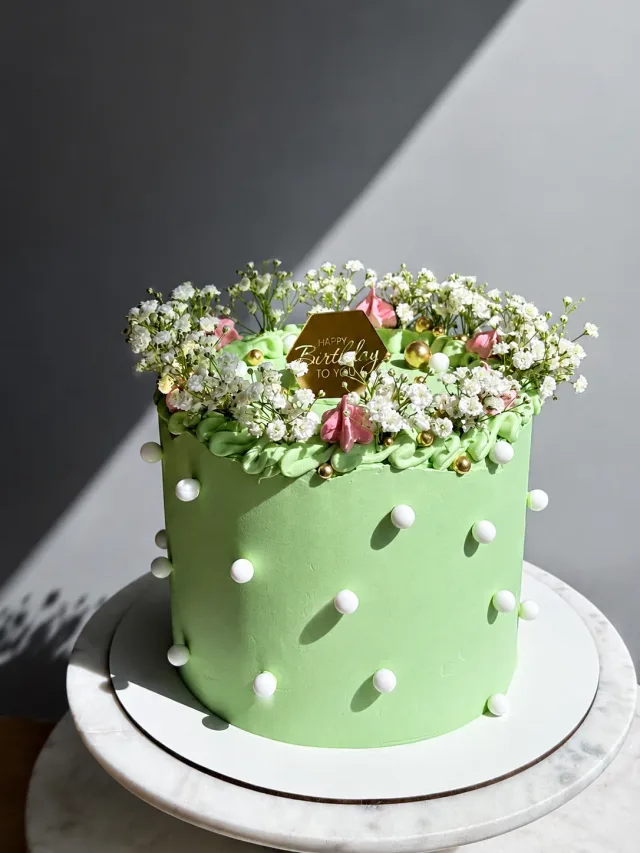 Bolo com flores artesanais